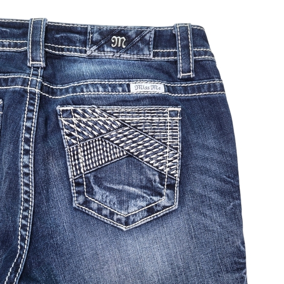 Miss Me | Distressed Capri | Size 29 - Picture 9 of 12